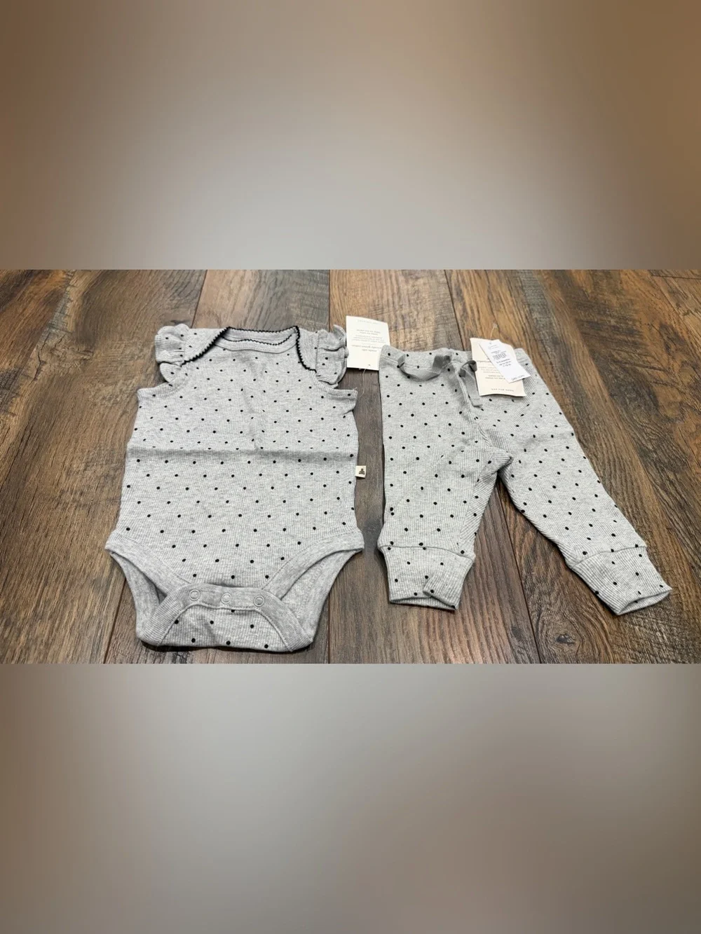 GAP Baby Gray Ribbed Knit Polka Dot Outfit Set Bodysuit & Pants Size 0-3 Months